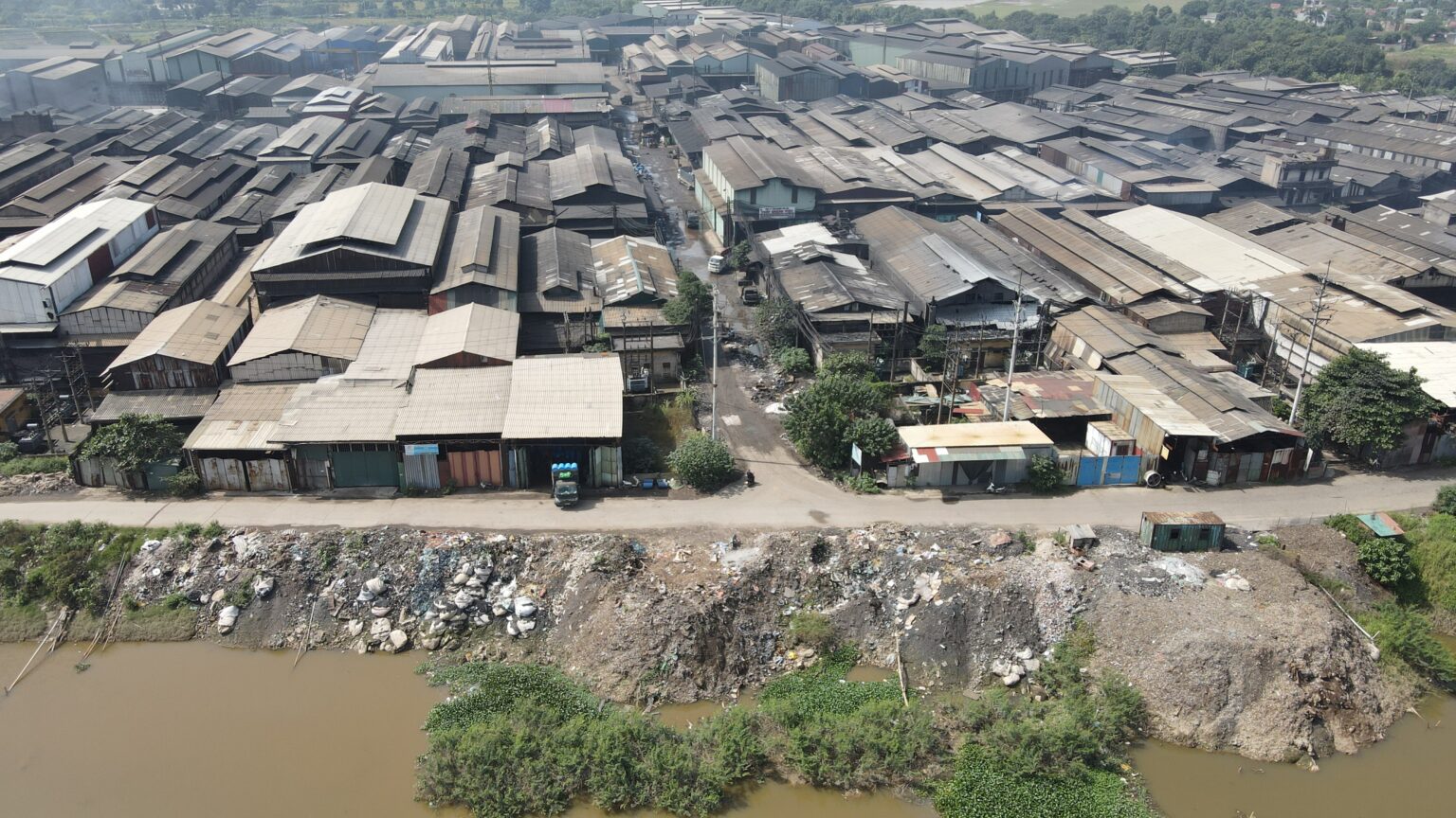 Drohnenbild des untersuchten Industrieclusters in Vietnam, in dem Stahlprodukte aus Schrott hergestellt werden