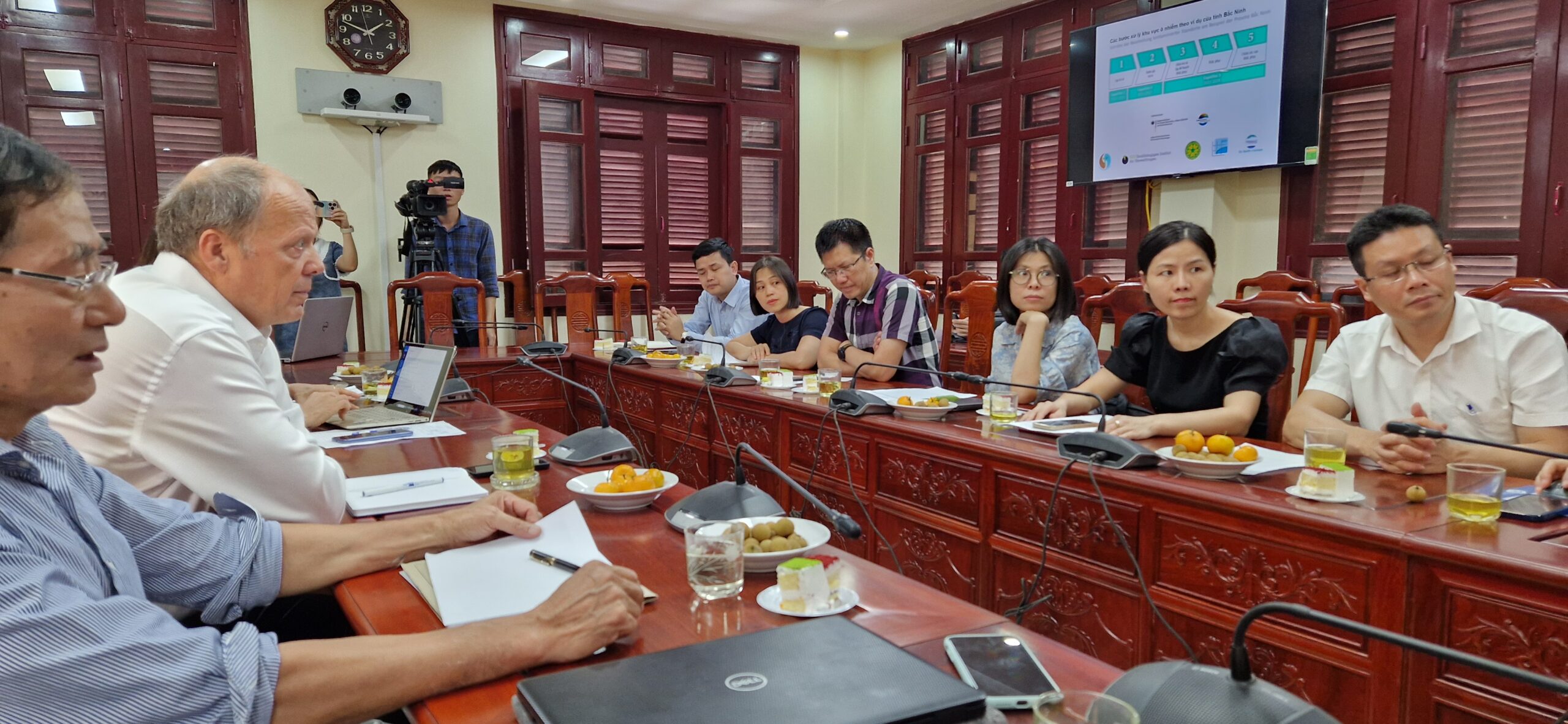 Workshop mit deutschen und vietnamesischen Teilnehmern zu kontaminierten Standorten in Vietnam